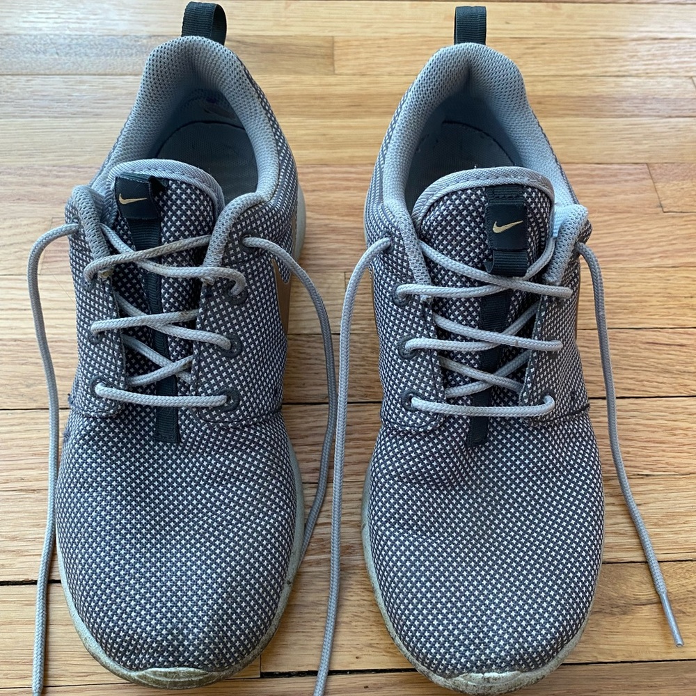 Nike tennis shoes